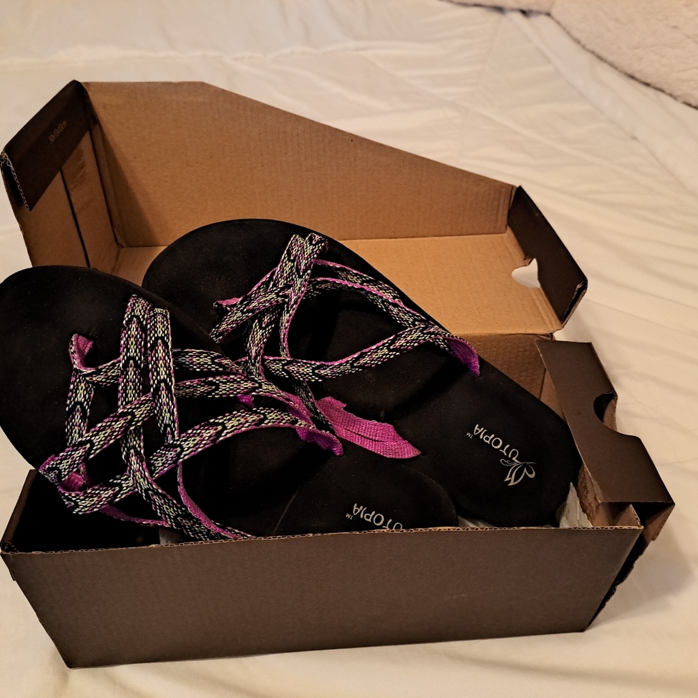 Utopia strappy sandal